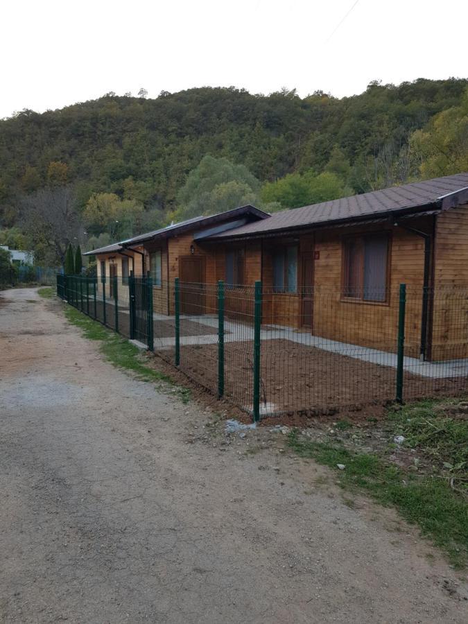 Еко Бунгала Trun Bagian luar foto
